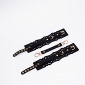 Черный кожаные оковы с узорами и золотистой фурнитурой - Crazy Handmade - купить с доставкой в Березниках